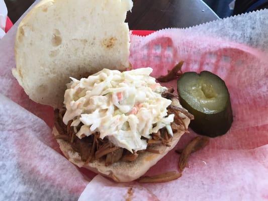 Pulled pork sandwich with coleslaw