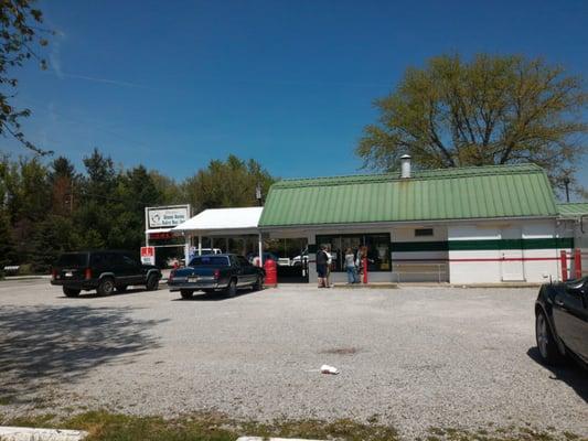 Just an old fashion drive in / walk up ice cream shop doing it right!!