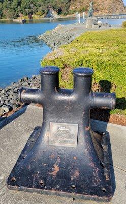 This is called a tow bit.  It was used on the tug named Challenge from 1890-1981.