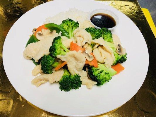 Steamed chicken broccoli with white rice (diet menu)