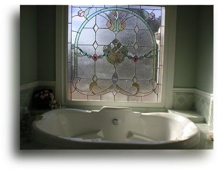 A guest bathroom at Lake Allatoona Inn