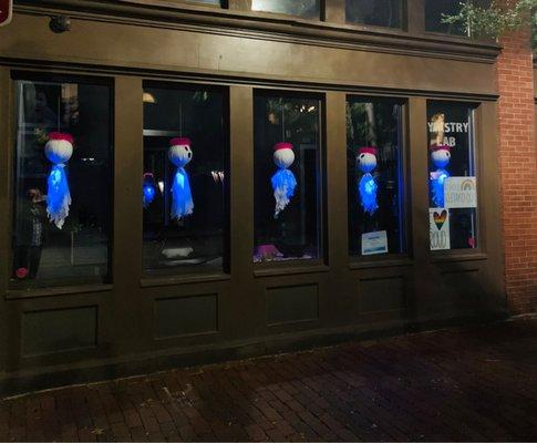 The fun Halloween windows at TIPS SALON