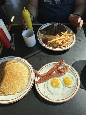 Cowboy's and breakfast Sammy