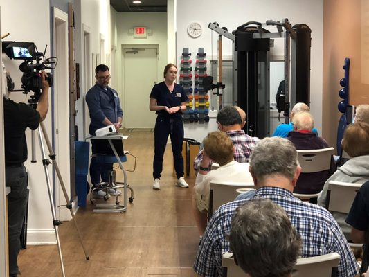 Performance Physical Therapy giving back to Delaware residents with community talks on knee replacement tips.