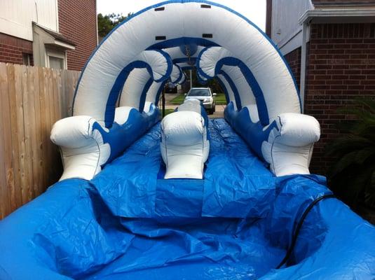 30ft Wild Waves dual lane slip n slide - Yeap we managed to squeeze it into the driveway.