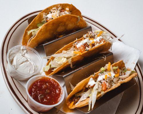 Mexican Crispy Chicken Tacos with Pixo De gallo, Sour cream and Salsa