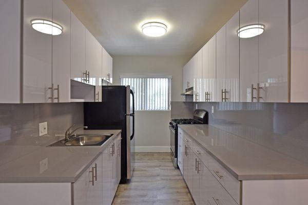 PLENTY OF CABINET SPACE IN KITCHEN