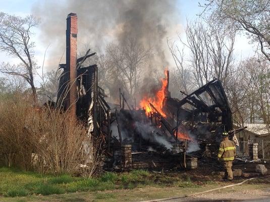 SSFD putting out an abandoned home fire on Easter morning 2014.  Chief John Varner and his volunteers do a terrific job!