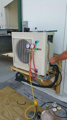 this is  a mini split ductless heatpump.