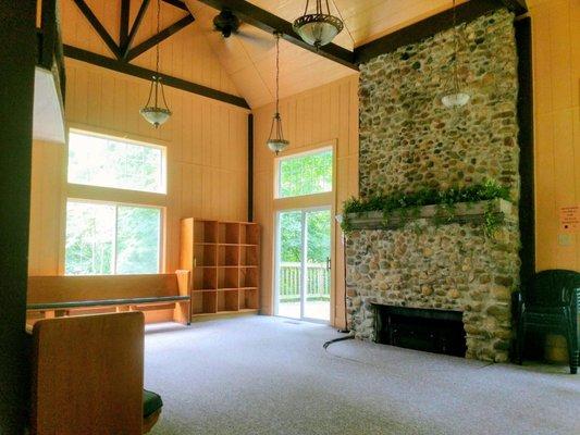 Trilogy Lodge sleeps up to 26 people and has meeting space for groups, yoga, and movement.