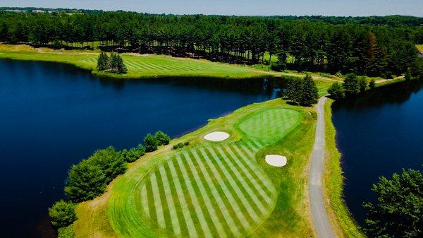 Hole #10 at Pequabuck Golf Club