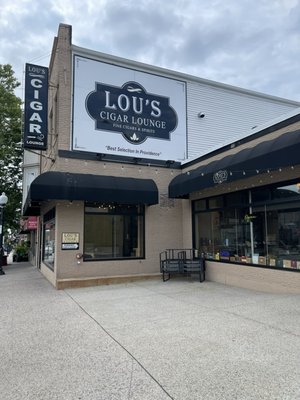 Lou's Cigar Lounge