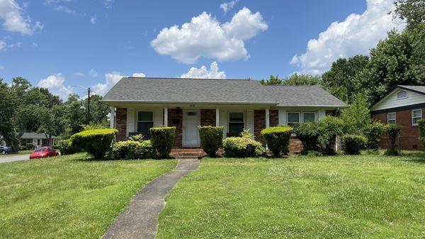 A beautiful new roof installed with Owens Corning Oakridge Williamsburg Gray 30 year Shingles and another happy family.