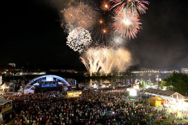 What an amazing fireworks show over the beautiful Tennessee River!