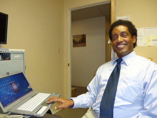 Happy Customer since 2002, Tekie gets help with his PC as well as online job applications.