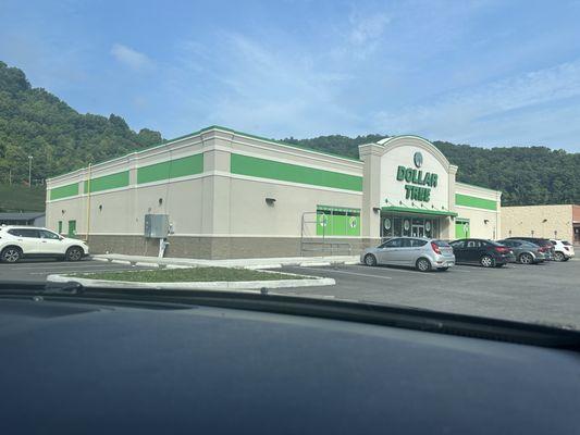 Front of the new dollar tree store.