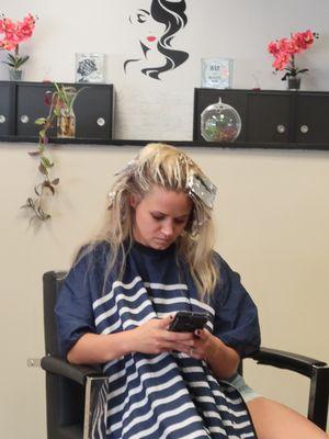 Jena receiving Foils to create her beautiful summer blondes