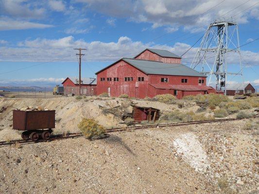 Mizpah head frame with adjacent track