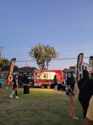 Kaimuki Kaukau Crafts and Food Trucks