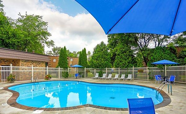 Beautiful Sparkling Swimming Pool  Memorial Day - Labor Day