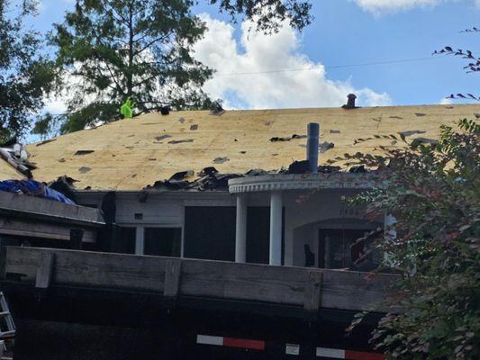 Roofer near me replacing ashpalt roof