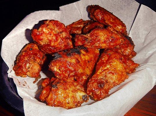 Mixed Wings (ie: 10 BBQ wings) with bleu cheese. Best thing we had.