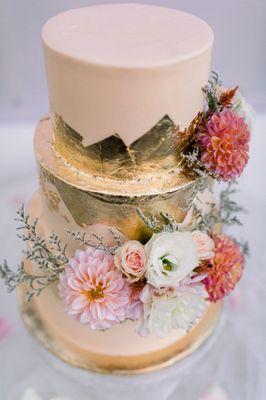 Our delicious and gorgeous wedding cake from Sunshine and Moons.