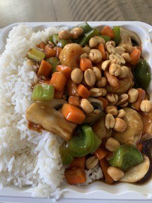 Kung Pao Shrimp lunch special with white rice. Fried rice available as well.