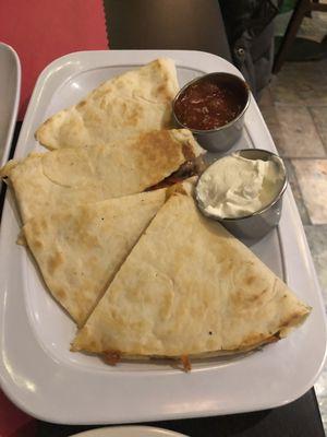 Steak quesadilla with peppers