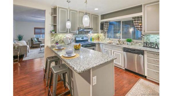 Kitchen - sparkling clean!