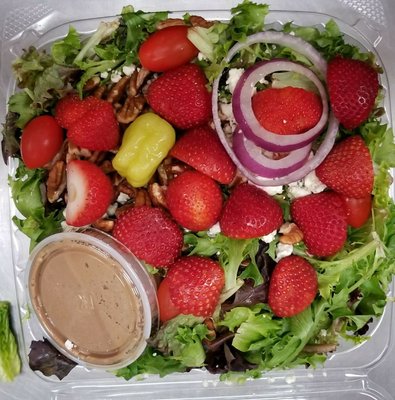 Strawberry Gorgonzola Salad with Pecans