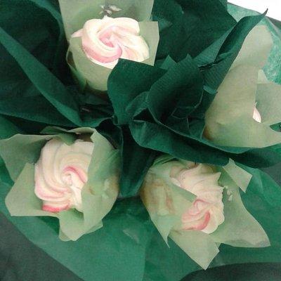 Vanilla cupcake roses