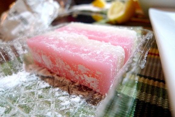 Two-color mochi.