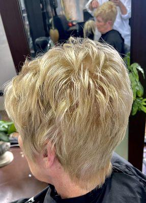 Pixie cut blonde multiple color