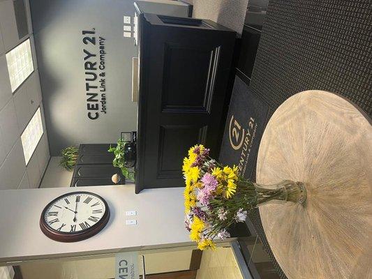 CENTURY 21 Front Reception Desk.jpg