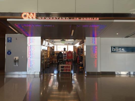 A picture of the outside of the store, a nice little place to shop, at the Tom Bradley Terminal at LAX