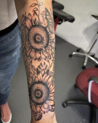 Beautiful sunflowers done by Taco