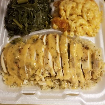 Grilled chicken Breast w/Mac&collards