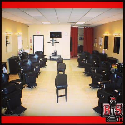 NOW HIRING LICENSED BARBERS!