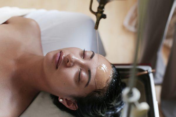 SHIRODHARA (ayurvedic deep rejuvenation oil treatment)