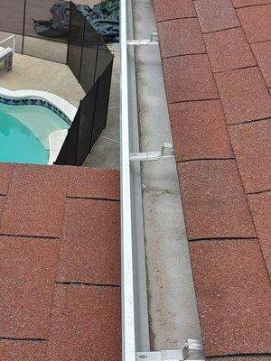 We clean gutters