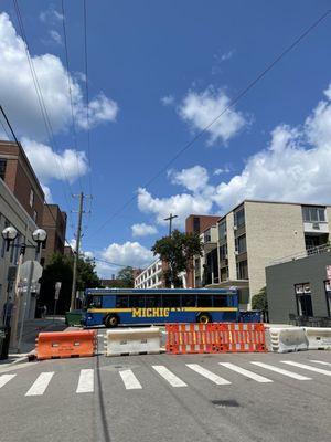 Michigan bus trying to turn around @ AA Art Fair 2023