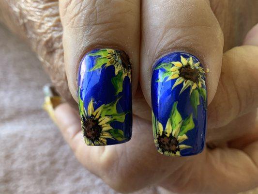 Sunflower nails