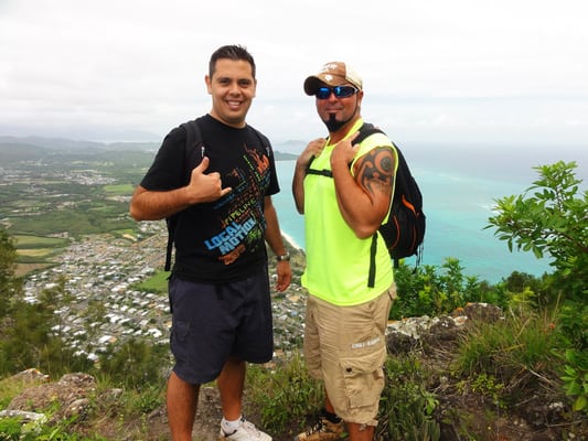 One of my Guides, Braddah Rod, up along the crest between Kam and Mariners