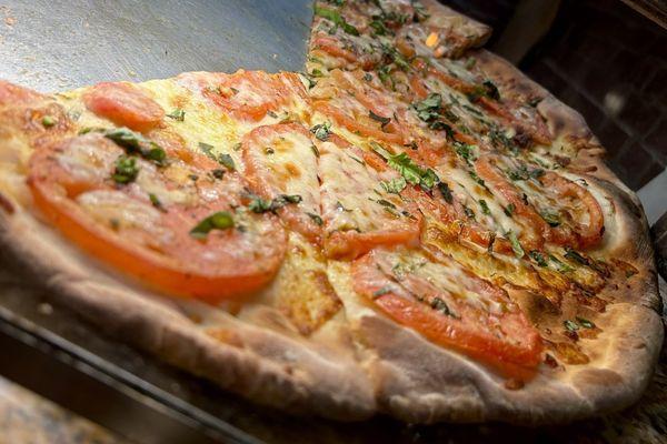 Fresh Tomato & Basil pizza