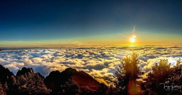 "Ocean of Clouds"

Overlooking Albuquerque NM