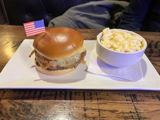 Drunk burger with Mac and cheese