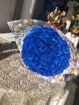 100 blue roses