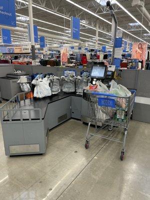 Best self checkout setup I have witnessed yet!  These need in all the stores!