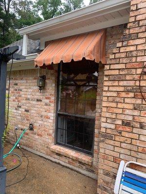 Descant Awnings & Signs